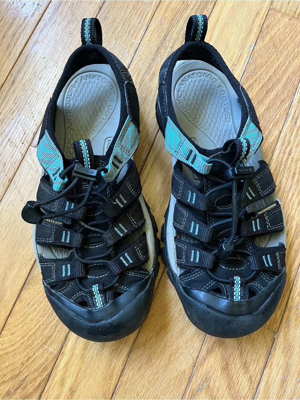 Keen Black & Teal Closed-Toe Outdoor Sandals 6.5 Womens